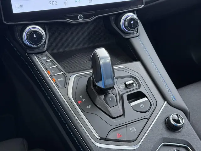 Lynk & Co 01 1.5 2022 Hybride Benzine 39