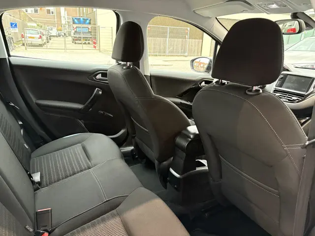 Peugeot 208 1.2 VTi Allure 2014 Benzine 8
