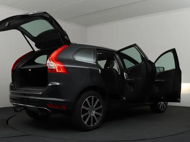 Volvo XC60 2.0 T5 FWD Ocean Race 2015 Benzine 35