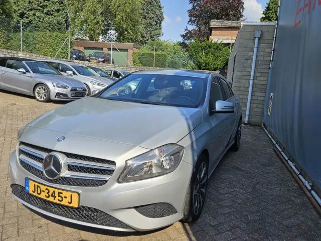 Mercedes-Benz A-Klasse 180 2013 Benzine 13