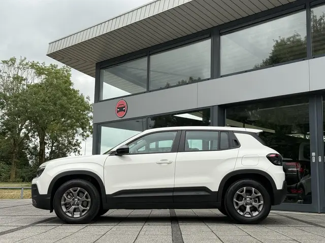 Jeep Avenger Longitude 54 kWh Aut. 2024 Elektrisch 3