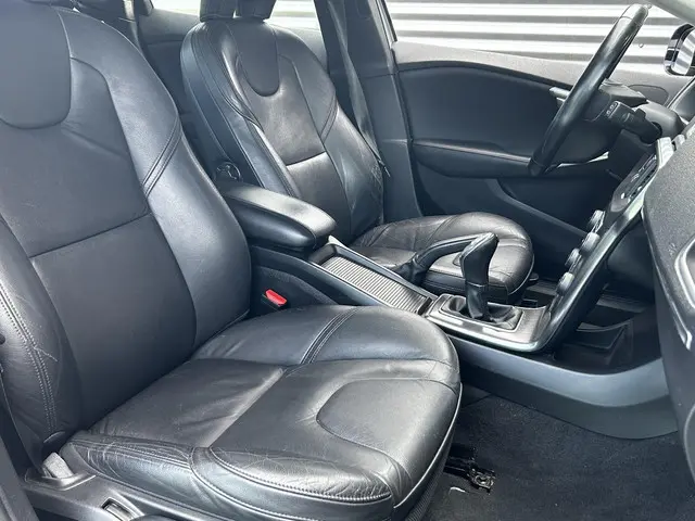 Volvo V40 1.6 T3 Summum 2012 Benzine 12