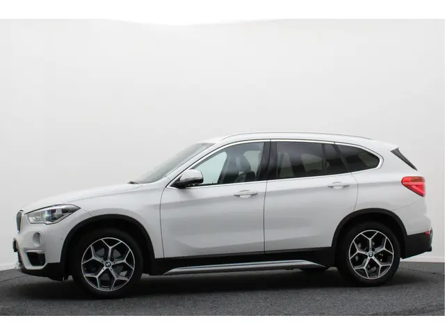 BMW X1 sDrive18i High Executive Automaat 2017 Benzine 8