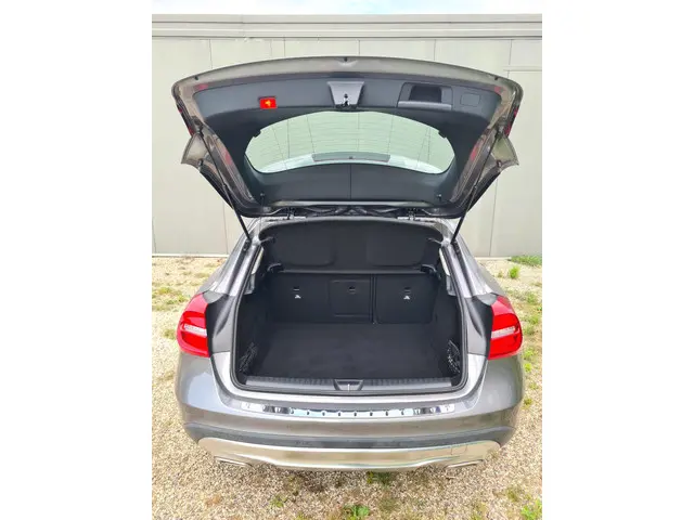 Mercedes-Benz GLA 180 Prestige 2015 Benzine 20