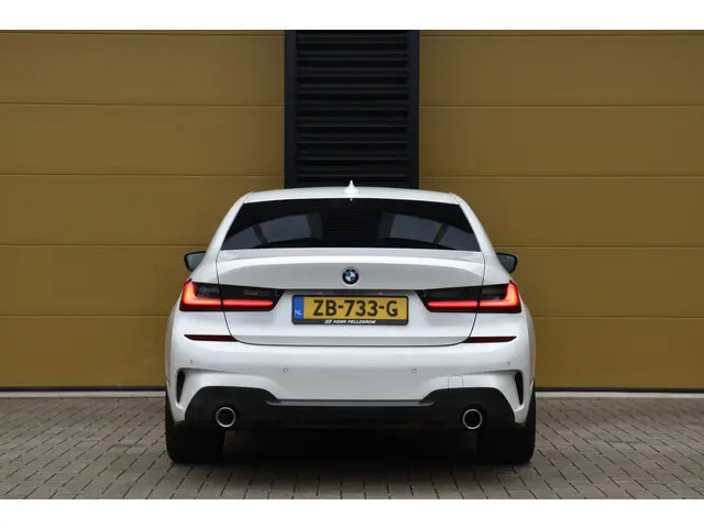 BMW 3 Serie 320i Executive Edition 2019 Benzine 7