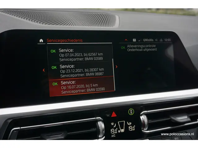 BMW 3 Serie Touring 318i Exec 2020 Benzine 12