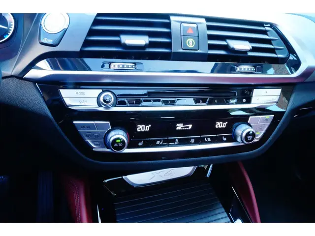 BMW X4 XDrive High Executive 3.0i upgrade 2018 Benzine 14