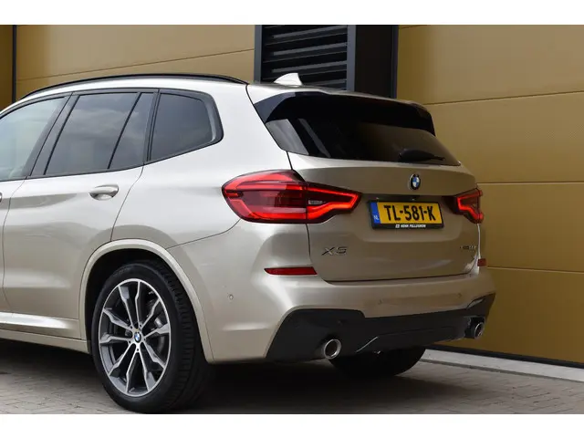 BMW X3 xDrive20i High Executive 2018 Benzine 4