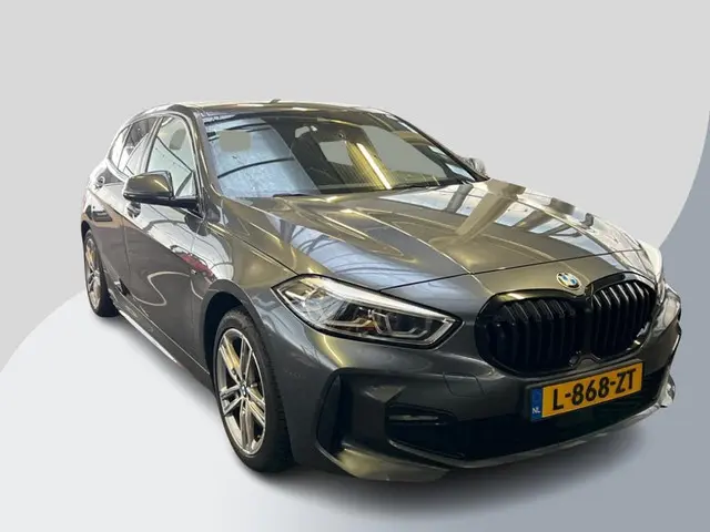 BMW 1 Serie 118i Business Edition Plus 2021 Benzine 3