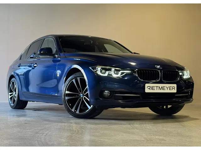 BMW 3 Serie 318i Executive 2017 Benzine 8