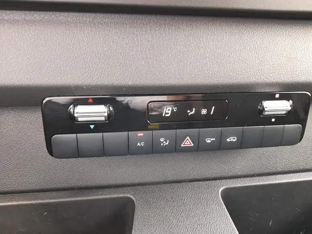 Mercedes-Benz Sprinter L2H2 2022 Diesel 37