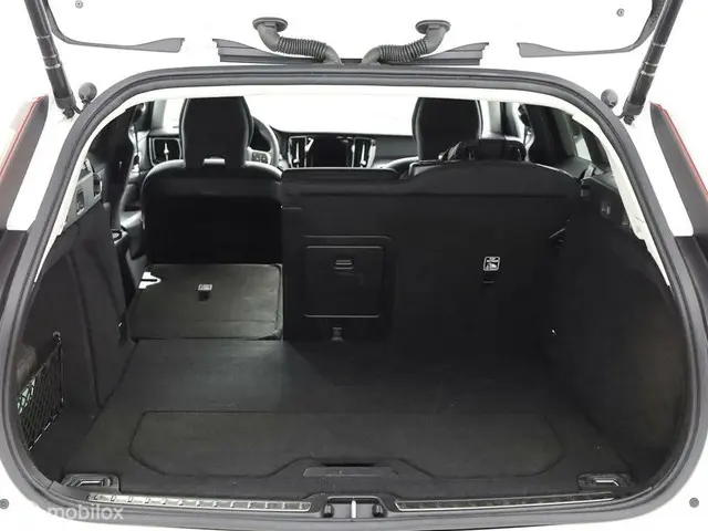 Volvo V60 2.0 B3 Essential| Camera | Trekhaak 2023 Benzine 57