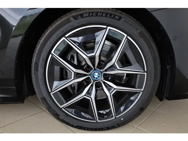 BMW i5 eDrive40 2025 Elektrisch 6