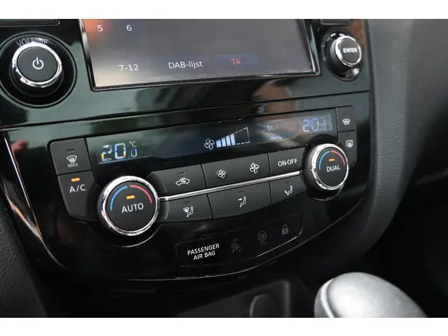 Nissan QASHQAI 1.2 Tekna |Pano|trekhaak| 2015 Benzine 18