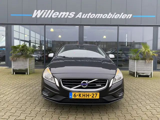 Volvo V60 1.6 T3 R-Design 2013 Benzine 2