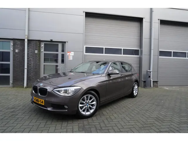 BMW 1 Serie 116i High Executive 2013 Benzine 2