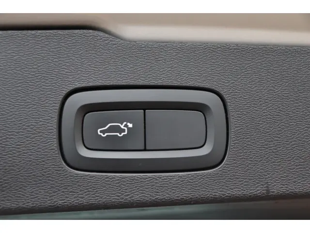 Volvo V60 2.0 T4 R-Design org. NL-auto 2019 Benzine 34