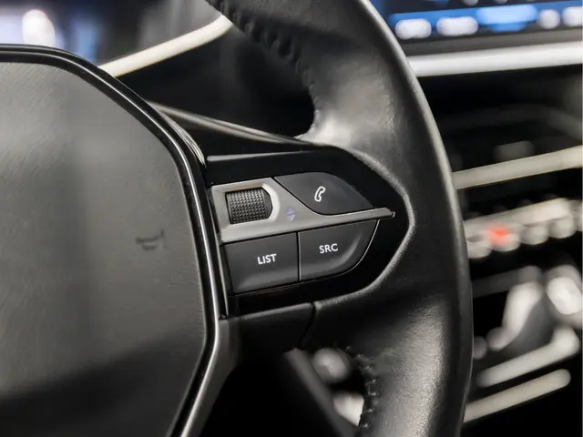 Peugeot 2008 1.2 PureTech Allure Sport 2020 Benzine 21