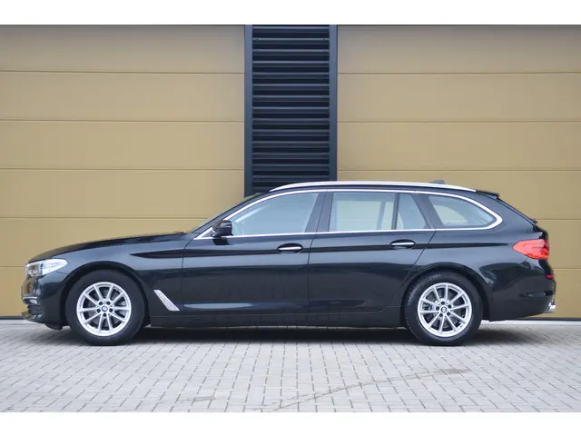 BMW 5 Serie Touring 520i High Executive 2018 Benzine 2
