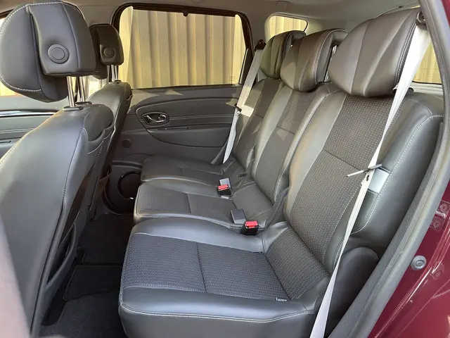 Renault Scénic 2.0 Bose 2013 Benzine 32