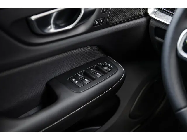 Volvo S60 2.0 B4 Ultimate Dark 2023 Benzine 34