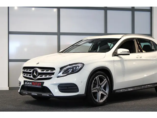 Mercedes-Benz GLA 180 Business Solution AMG 2017 Benzine 4