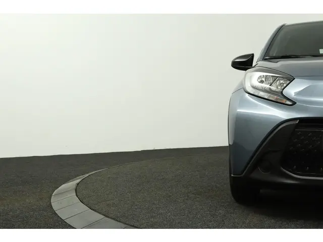 Toyota Aygo X 1.0 VVT-i MT Play 2025 Benzine 35