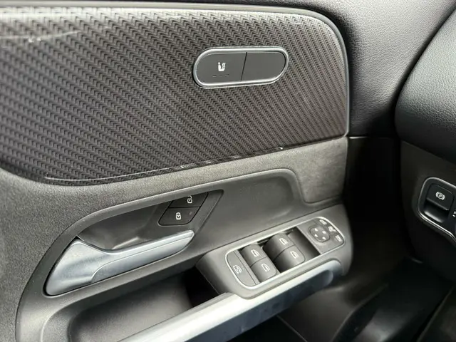 Mercedes-Benz GLB 200 AMG PAMORAMADAK 2020 Benzine 21