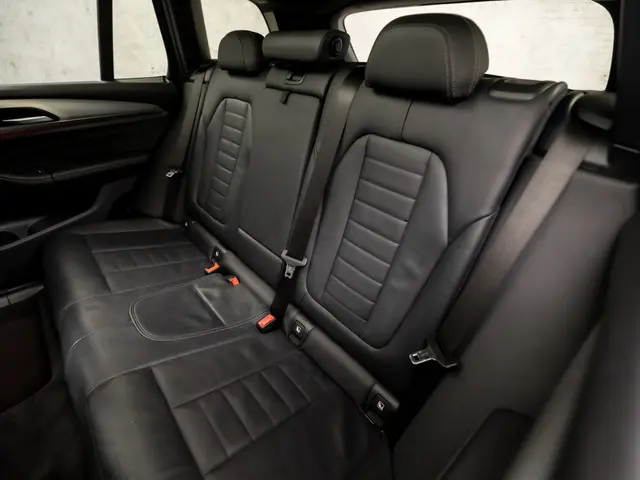 BMW X3 xDrive20i High Executive 2018 Benzine 17