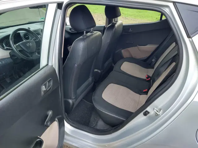 Hyundai i10 1.0i i-Motion 2015 Benzine 8