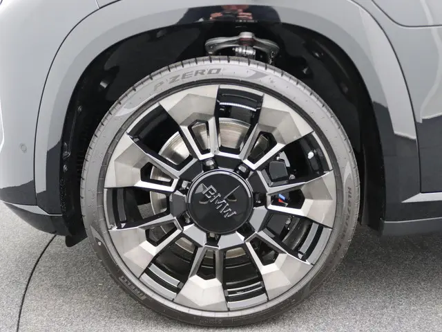 BMW XM 50e 2025 Hybride Benzine 9