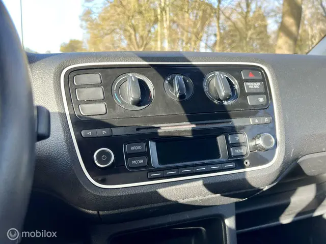 Volkswagen up! 1.0 high up! BlueMotion 2015 Benzine 18