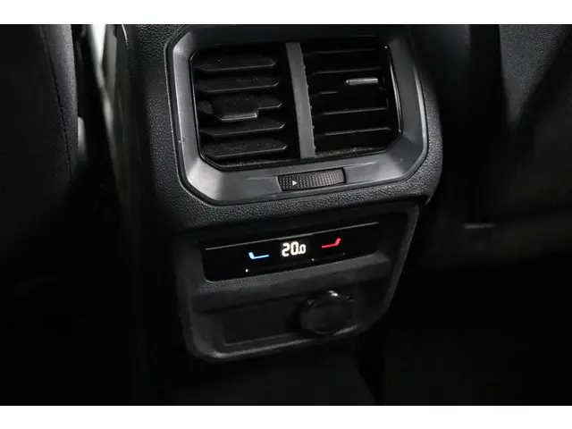 Volkswagen Tiguan 1.5 TSI 150pk DSG Life 2022 Benzine 34