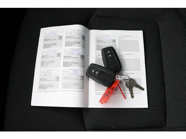 Toyota C-HR 1.8 Hybrid Bi-Tone 2018 Hybride Benzine 11