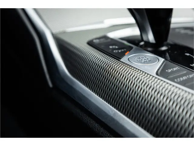 BMW 3 Serie Touring 320i M Sport High Ex 2021 Benzine 55