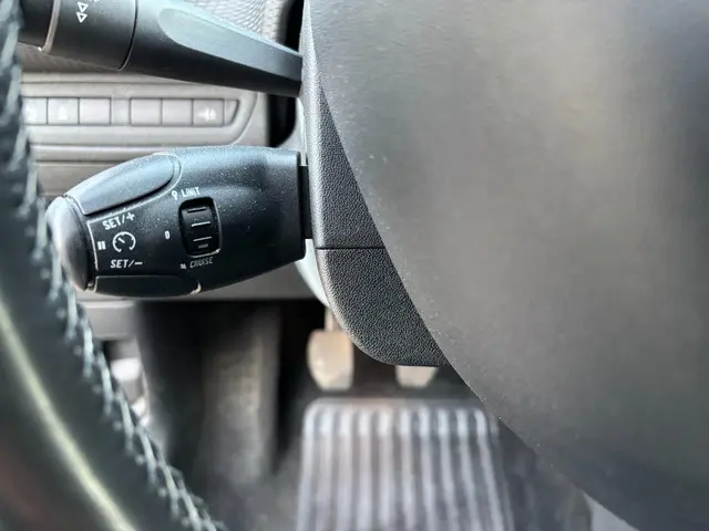 Peugeot 2008 1.6 VTi Allure 2014 Benzine 12