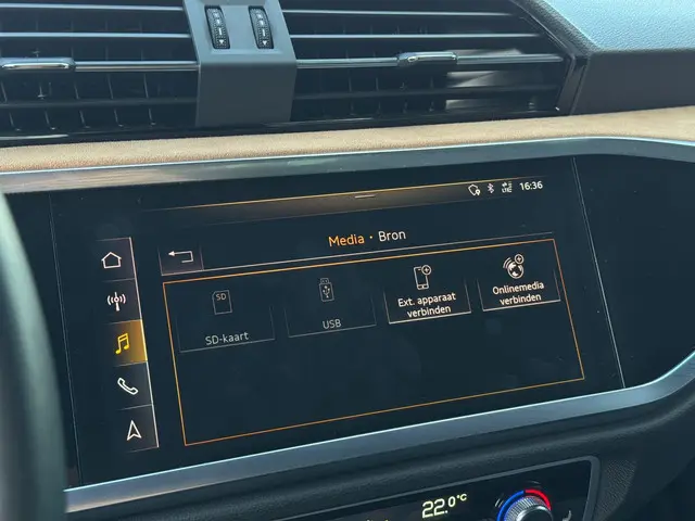 Audi Q3 35 TFSI * Leder * 360 Camera * Keyless 2020 Benzine 40