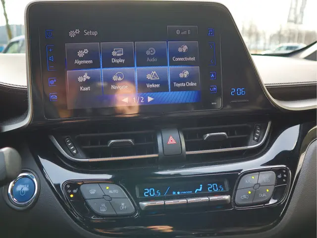 Toyota C-HR 1.8 Hybrid Executive 2017 Hybride Benzine 16