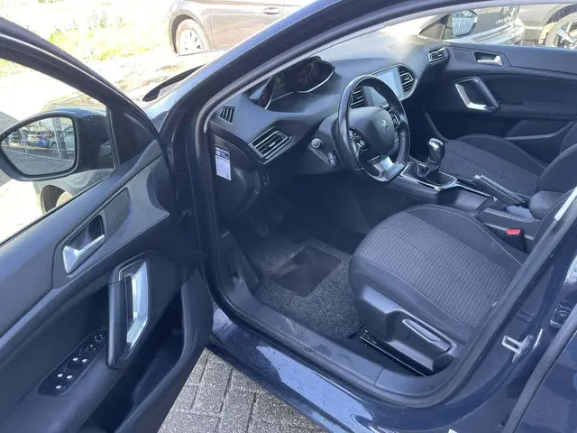 Peugeot 308 1.2 PureTech Active 2018 Benzine 3