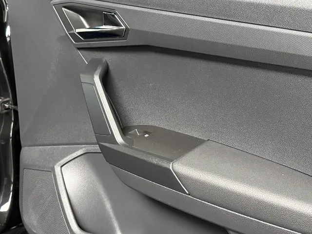 SEAT Ibiza 1.0 TSI Style Business Intense 2019 Benzine 30