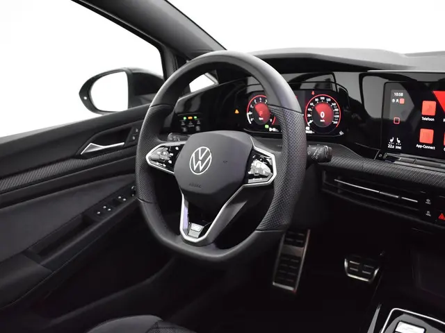 Volkswagen Golf 1.5 eTSI 150pk DSG R-Line 2023 Benzine 14