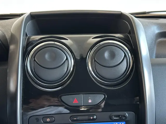 Dacia Duster 1.2 TCe 4x2 Blackshadow 2017 Benzine 24