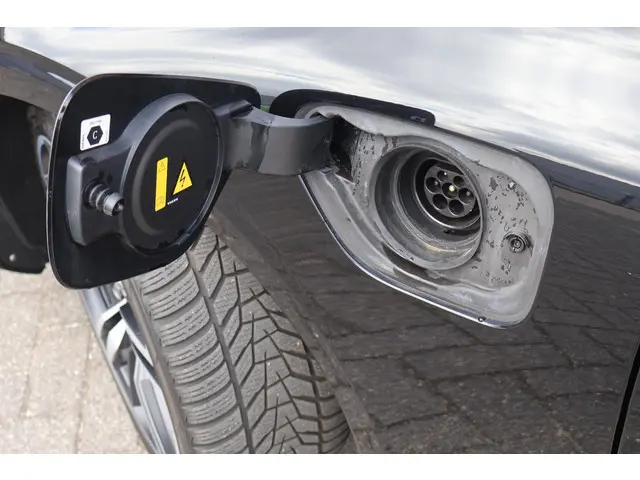 Volvo V60 T8 Recharge AWD R-Design 2022 Hybride Benzine 45