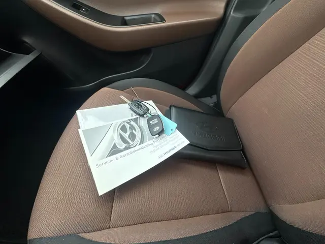 Hyundai i20 1.2 HP i-Motion /NAP/Airco/cruise/ 2016 Benzine 23