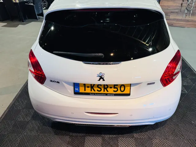 Peugeot 208 1.6 THP XY 2013 Benzine 17