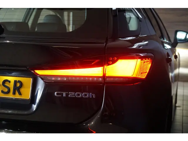 Lexus CT 200h Luxury Line 2018 Hybride Benzine 23