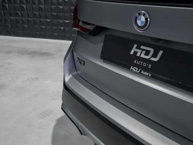 BMW X1 xDrive30e 2023 Hybride Benzine 8