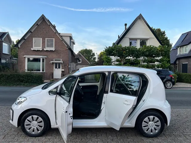 Volkswagen up! 3
