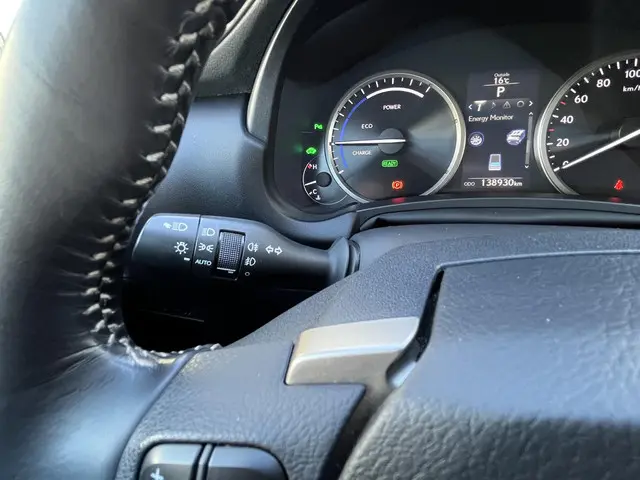 Lexus NX 300h AWD Luxury Line 2015 Hybride Benzine 34