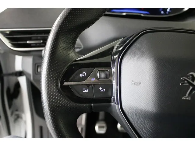 Peugeot 3008 1.2 PureTech GT Line 130 PK. 2017 Benzine 17